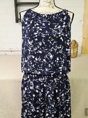 White House Black Market Navy and White Floral Jumper Size 14